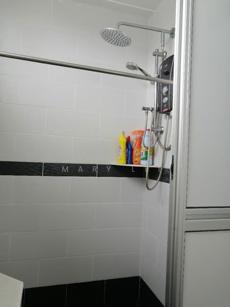 Apartment for Sale at Bukit Dumbar Indah - Mary Lee - Master bathroom - PropertyGuru.com.my