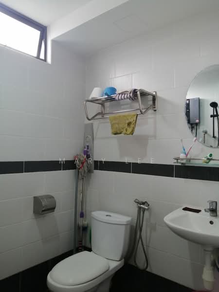 Apartment for Sale at Bukit Dumbar Indah - Mary Lee - Common bathroom - PropertyGuru.com.my
