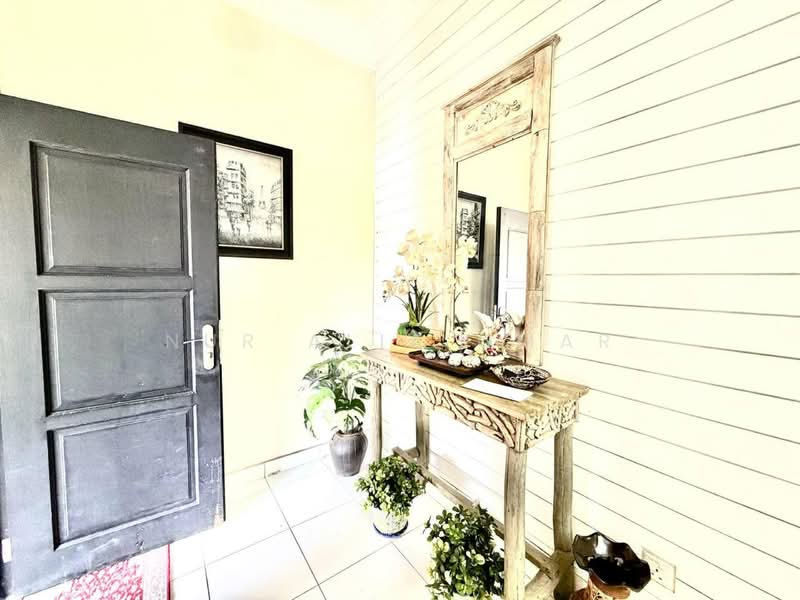 Rumah Teres 3 Tingkat untuk Dijual di Shah Alam (Selangor) - Nur Alia Omar - Entrance - PropertyGuru.com.my