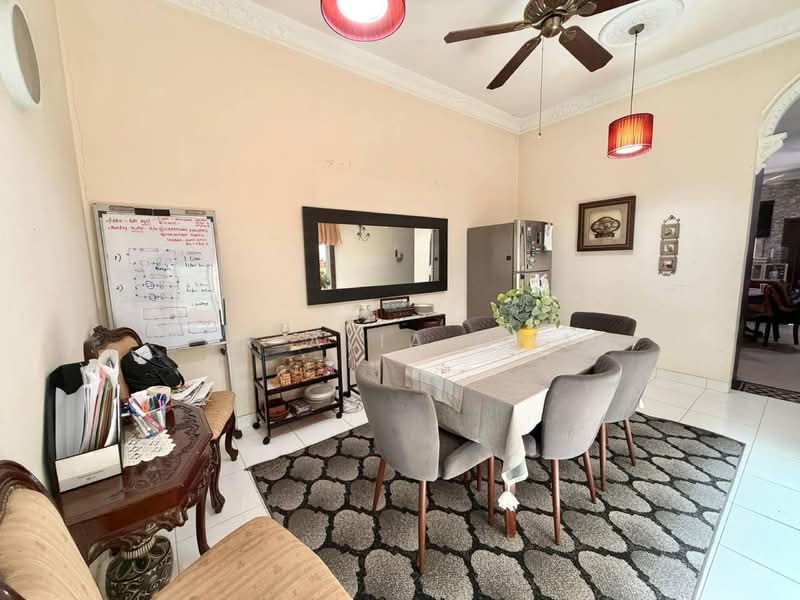 Rumah Teres 3 Tingkat untuk Dijual di Shah Alam (Selangor) - Nur Alia Omar - Dining Room - PropertyGuru.com.my
