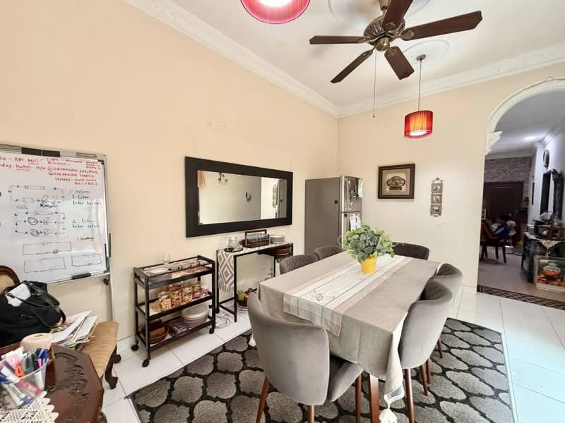 Rumah Teres 3 Tingkat untuk Dijual di Shah Alam (Selangor) - Nur Alia Omar - Dining Room - PropertyGuru.com.my