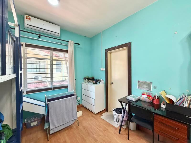 Rumah Teres 3 Tingkat untuk Dijual di Shah Alam (Selangor) - Nur Alia Omar - Bedroom - PropertyGuru.com.my
