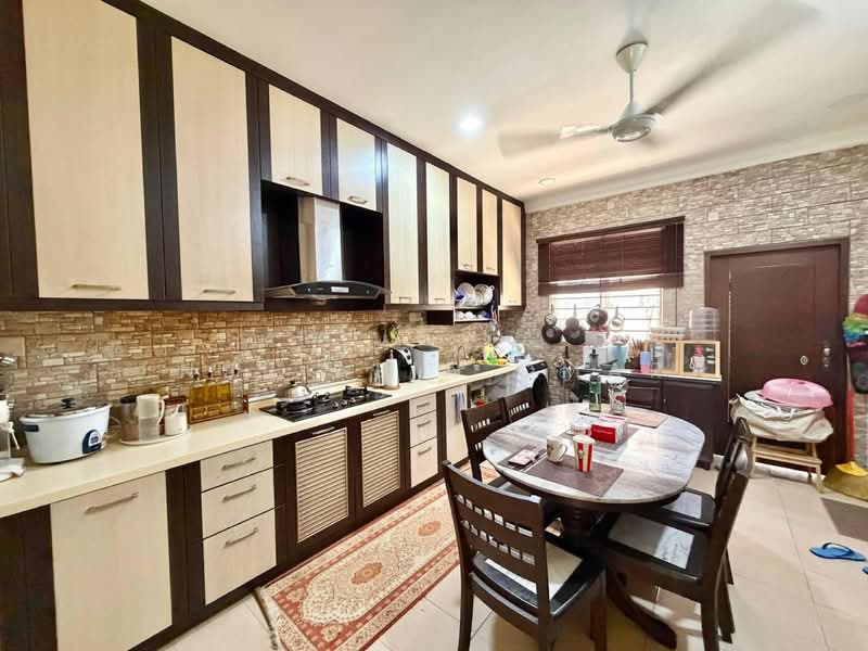Rumah Teres 3 Tingkat untuk Dijual di Shah Alam (Selangor) - Nur Alia Omar - Kitchen - PropertyGuru.com.my