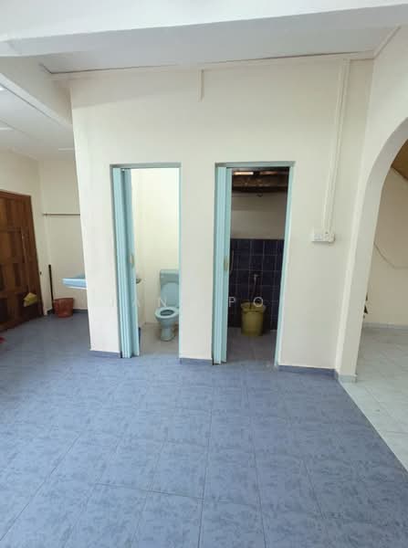 2-storey Terraced House for Sale in Taman Sri Permai 2 (Kluang) - Jane Poh - Bathroom - PropertyGuru.com.my