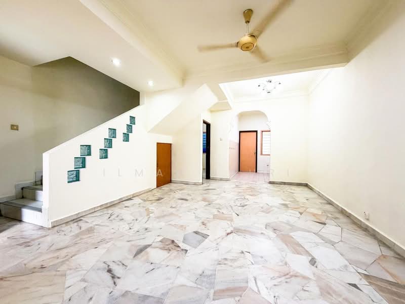 2-storey Terraced House for Sale in Bandar Bukit Puchong (Puchong) - Ilman Nahri - Living Room - PropertyGuru.com.my