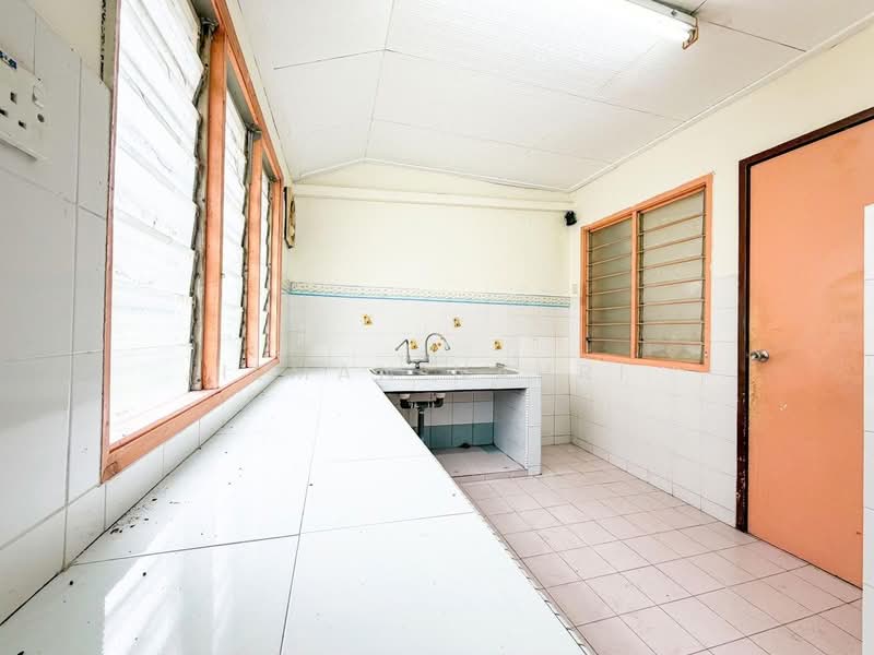 2-storey Terraced House for Sale in Bandar Bukit Puchong (Puchong) - Ilman Nahri - Kitchen - PropertyGuru.com.my