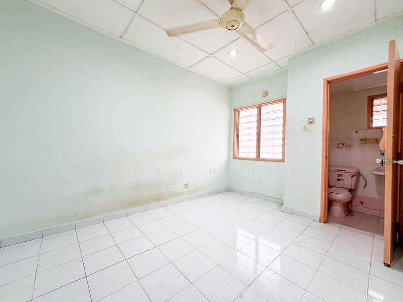 2-storey Terraced House for Sale in Bandar Bukit Puchong (Puchong) - Ilman Nahri - Bathroom - PropertyGuru.com.my