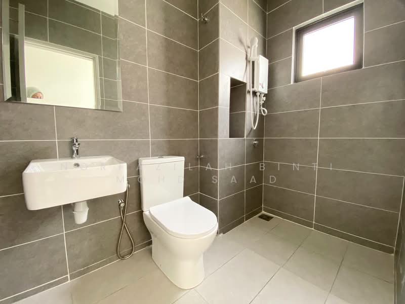 Semi-Detached House for Rent in Cyber 10 (Cyberjaya) - Norfazilah Binti Mohd Saad - Bathroom - PropertyGuru.com.my