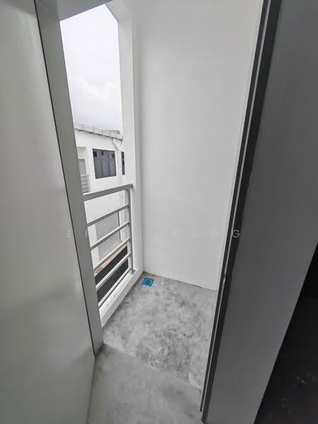 Shop / Office untuk Disewa di Seremban 2 (Negeri Sembilan) - Eric Leong - Balcony - PropertyGuru.com.my