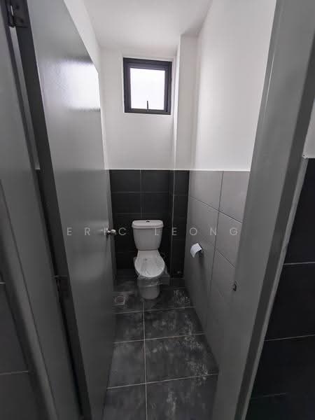 Shop / Office untuk Disewa di Seremban 2 (Negeri Sembilan) - Eric Leong - Bathroom - PropertyGuru.com.my