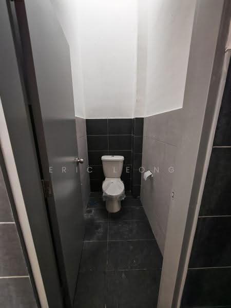 Shop / Office untuk Disewa di Seremban 2 (Negeri Sembilan) - Eric Leong - Bathroom - PropertyGuru.com.my