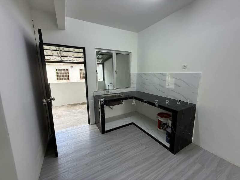 2-storey Terraced House for Sale in Taman Tasik Semenyih (Semenyih) - Ammeer Nadzrai - Kitchen - PropertyGuru.com.my