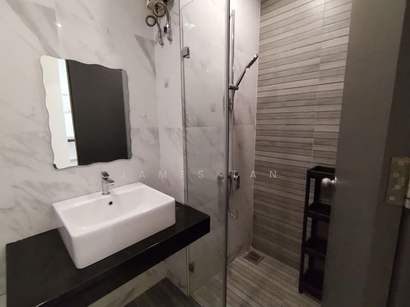 Servis Apartment untuk Disewa di Emporis - James Tan - Bathroom - PropertyGuru.com.my