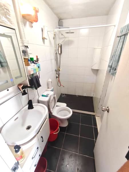 Servis Apartment untuk Disewa di VIM 3 @ Desa Park North - David Lao - Bathroom - PropertyGuru.com.my