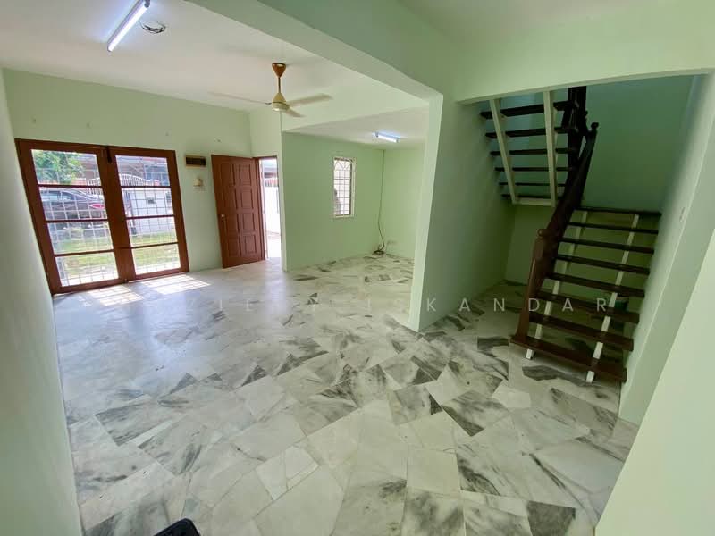 2-storey Terraced House for Sale at USJ 1 - Shaziery Iskandar - Living Room - PropertyGuru.com.my