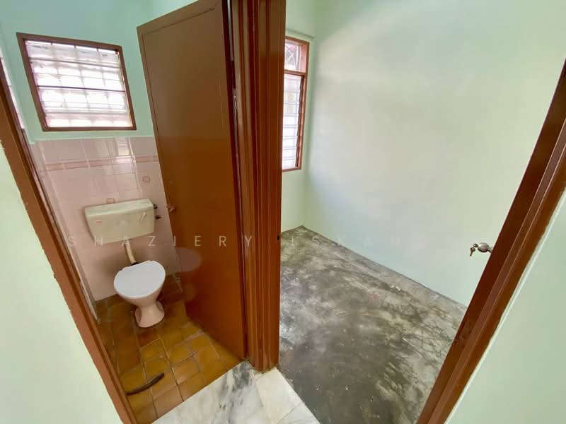 2-storey Terraced House for Sale at USJ 1 - Shaziery Iskandar - Bathroom - PropertyGuru.com.my