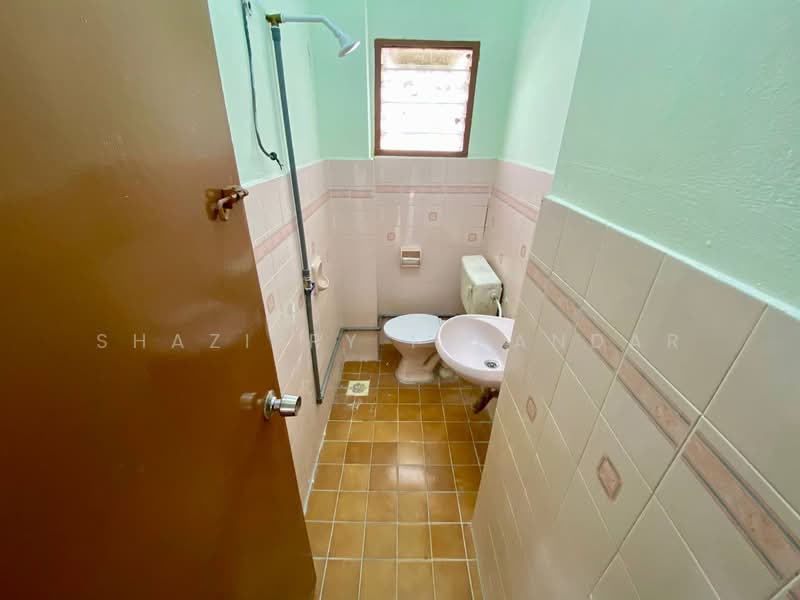 2-storey Terraced House for Sale at USJ 1 - Shaziery Iskandar - Bathroom - PropertyGuru.com.my
