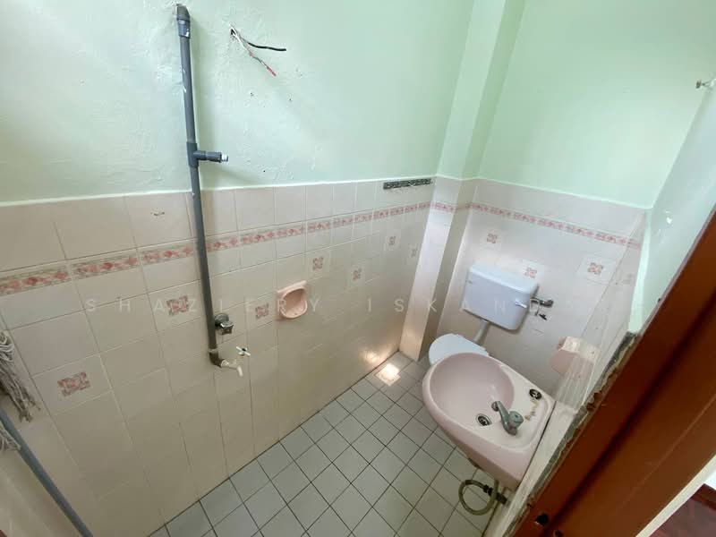 2-storey Terraced House for Sale at USJ 1 - Shaziery Iskandar - Bathroom - PropertyGuru.com.my