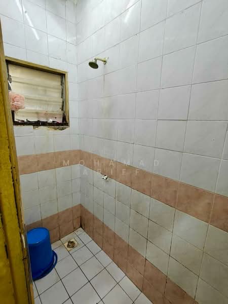Flat for Rent at Flat PKNS Section 7 - Mohamad Ariff - Bathroom - PropertyGuru.com.my