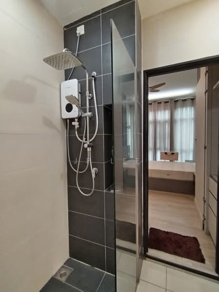 Service Residence for Sale at 8Scape Residence @ Sutera - JP Lee - Bathroom - PropertyGuru.com.my