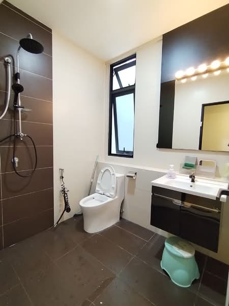Service Residence for Sale at 8Scape Residence @ Sutera - JP Lee - Bathroom - PropertyGuru.com.my