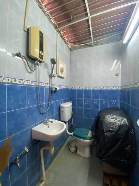 1-storey Terraced House for Sale in Jelutong (Penang) - Alisson Chew - Bathroom - PropertyGuru.com.my