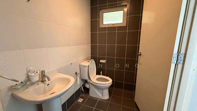 Condominium for Sale at 10 Island Resort - Jordan Ong - Bathroom - PropertyGuru.com.my