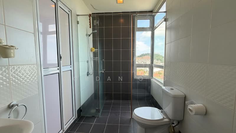 Condominium for Sale at 10 Island Resort - Jordan Ong - Bathroom - PropertyGuru.com.my