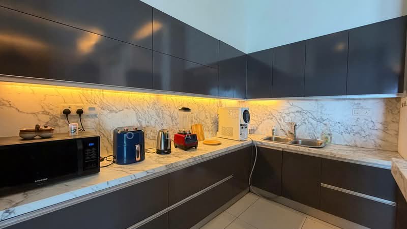 Condominium for Sale at 10 Island Resort - Jordan Ong - Kitchen - PropertyGuru.com.my