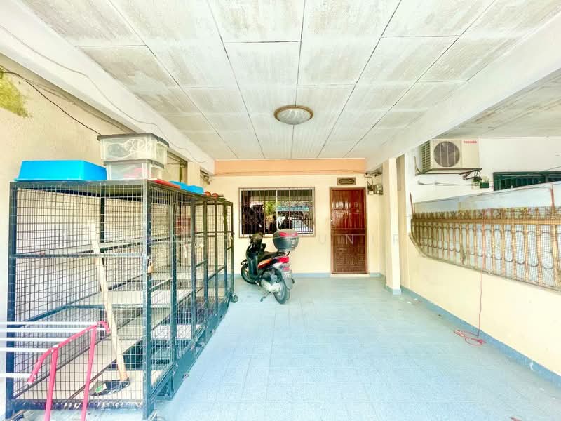 Rumah Teres 2 Tingkat untuk Dijual di Batu Caves (Selangor) - Basri Munir - Entrance - PropertyGuru.com.my