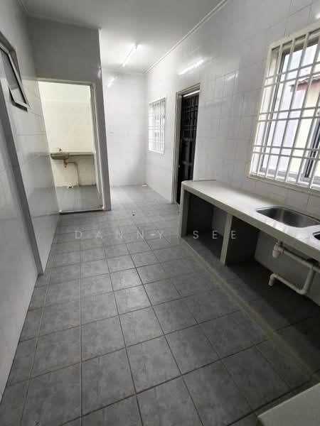 2-storey Terraced House for Sale in Taman Putri Kulai (Kulai) - Danny See - Kitchen - PropertyGuru.com.my