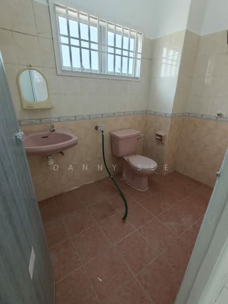 2-storey Terraced House for Sale in Taman Putri Kulai (Kulai) - Danny See - Bathroom - PropertyGuru.com.my