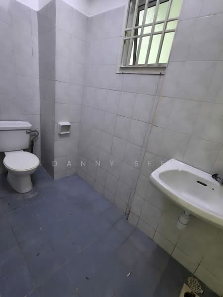 2-storey Terraced House for Sale in Taman Putri Kulai (Kulai) - Danny See - Bathroom - PropertyGuru.com.my