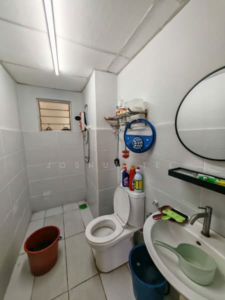 Pangsapuri untuk Dijual di Angsana Apartment - Joshua Tee - Bathroom - PropertyGuru.com.my