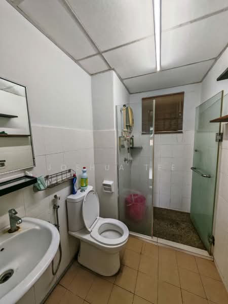 Pangsapuri untuk Dijual di Angsana Apartment - Joshua Tee - Bathroom - PropertyGuru.com.my