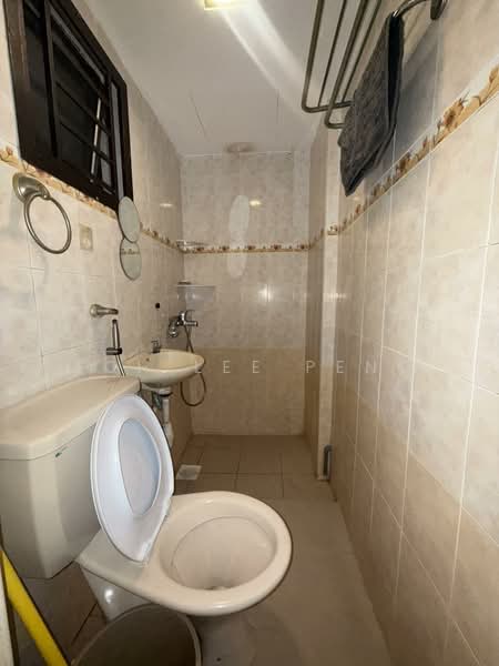 Apartment for Rent at Bayu Puteri 3 - Loh Lee Peng - Bathroom - PropertyGuru.com.my
