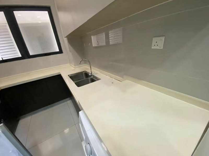 Condominium for Sale at Amberside @ Country Garden Danga Bay - Sin Yie - Kitchen - PropertyGuru.com.my