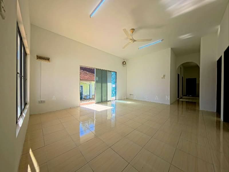 Semi-Detached House for Sale in Sepang (Selangor) - Azizah Hasan - Living Room - PropertyGuru.com.my