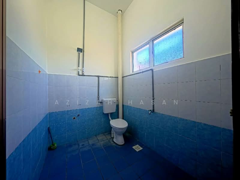 Semi-Detached House for Sale in Sepang (Selangor) - Azizah Hasan - Bathroom - PropertyGuru.com.my