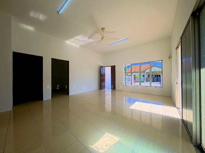 Semi-Detached House for Sale in Sepang (Selangor) - Azizah Hasan - Living Room - PropertyGuru.com.my