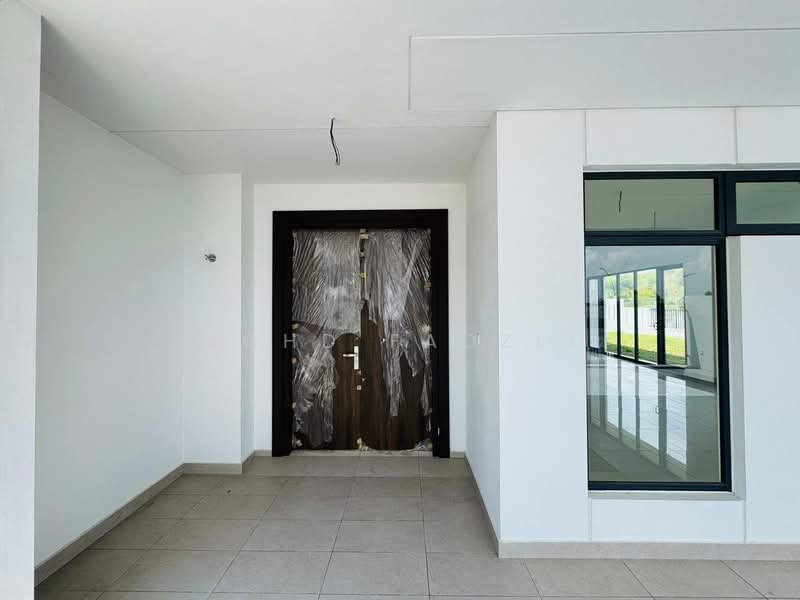 Rumah Berkembar untuk Dijual di Elmina (Shah Alam) - Mohd Fadzli - Entrance - PropertyGuru.com.my