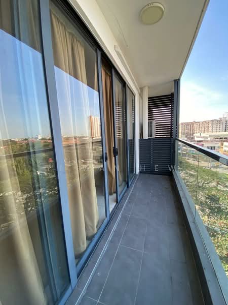 Servis Apartment untuk Dijual di Woodsbury Suites - Yi Wan Hew - Balcony - PropertyGuru.com.my
