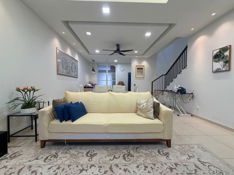 Rumah Teres 2 Tingkat untuk Dijual di Kota Kemuning (Shah Alam) - Wan Azlan Ahmad - Living Room - PropertyGuru.com.my
