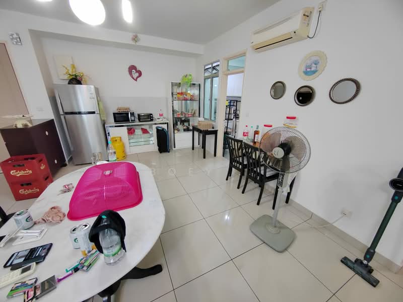 Pangsapuri untuk Dijual di Austin Suites (Permata Austin) - Boey . - Living Room - PropertyGuru.com.my