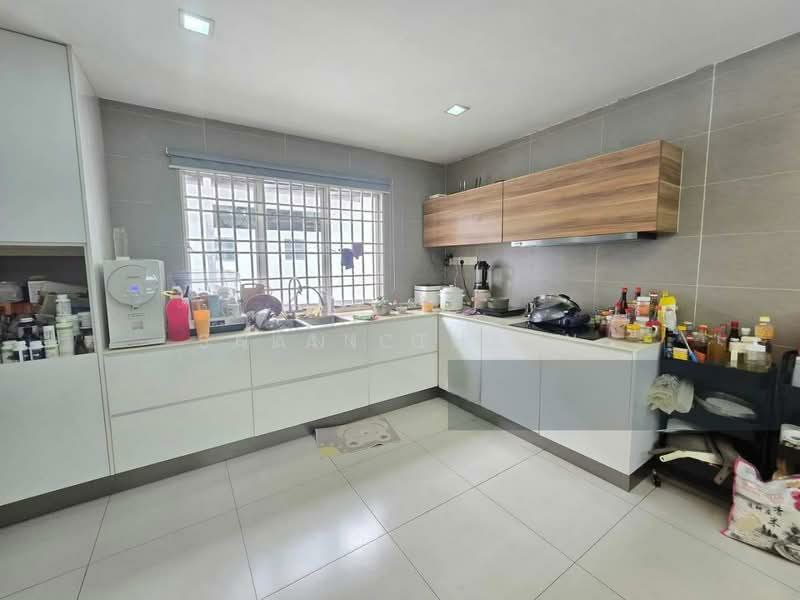 2-storey Terraced House for Sale in TAMAN PUCHONG UTAMA (Puchong) - Shanice Low - Kitchen - PropertyGuru.com.my