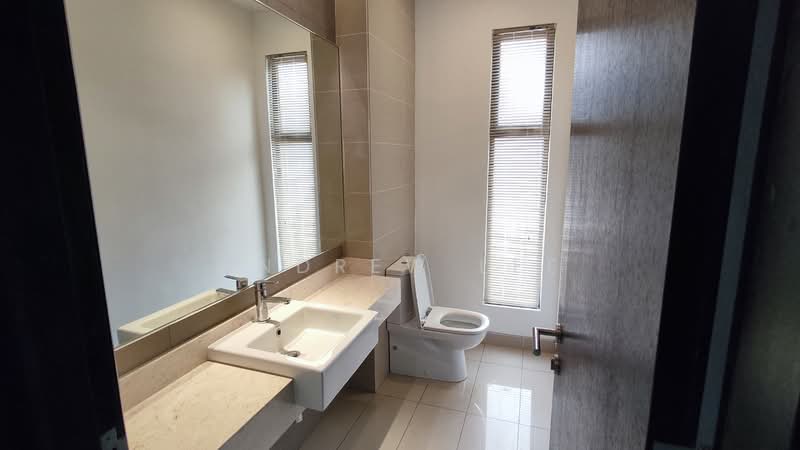 Rumah Banglo untuk Dijual di Leisure Farm (Gelang Patah) - Andrew Lee - Bathroom - PropertyGuru.com.my