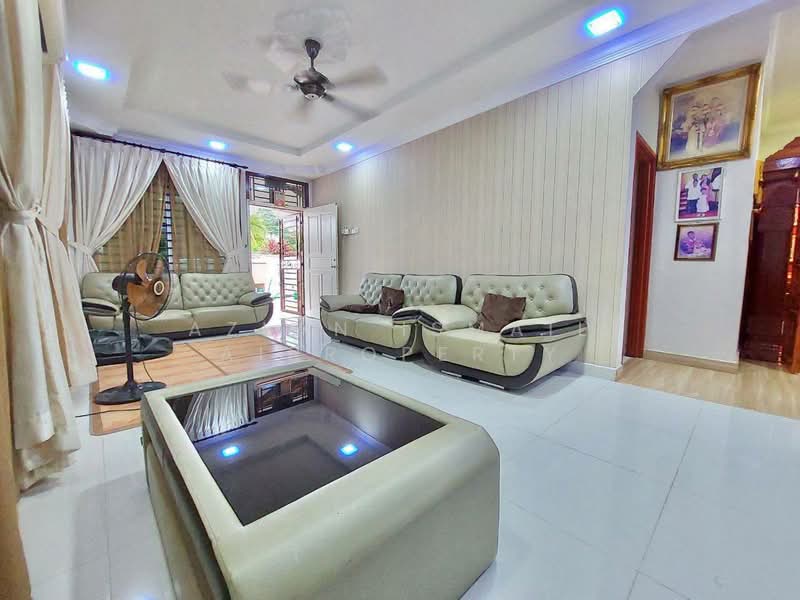 1-storey Terraced House for Sale in Taman Pelangi Indah (Ulu Tiram) - Azlan Ismail aiproperty - Living Room - PropertyGuru.com.my