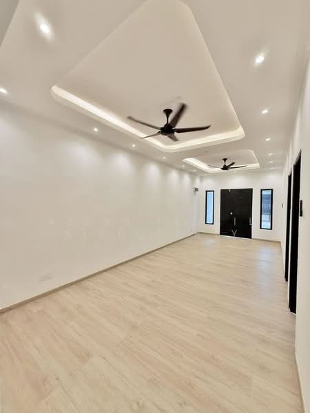 1-storey Terraced House for Sale in Johor Bahru (Johor) - Azlan Ismail aiproperty - Living Room - PropertyGuru.com.my