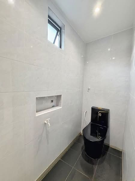 1-storey Terraced House for Sale in Johor Bahru (Johor) - Azlan Ismail aiproperty - Bathroom - PropertyGuru.com.my