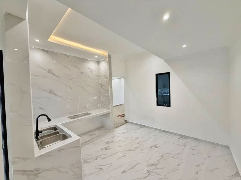 1-storey Terraced House for Sale in Johor Bahru (Johor) - Azlan Ismail aiproperty - Kitchen - PropertyGuru.com.my